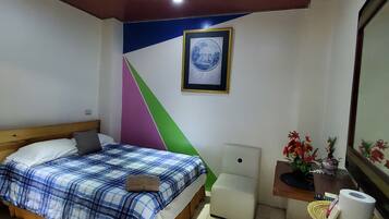 Business Room | Individually decorated, individually furnished, soundproofing, free WiFi