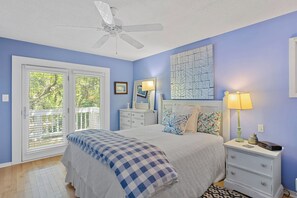 3 bedrooms, desk, iron/ironing board, travel cot - Classic Coastal Cottage 3 BR 3.5 Baths Walk to Marina, Beach and Old Baldy (Bald Head Island)
