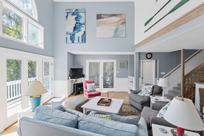 Smart TV, fireplace, books, offices