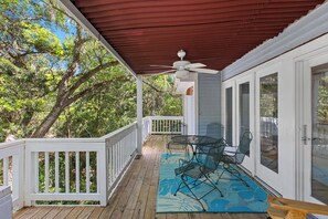 Outdoor dining - Classic Coastal Cottage 3 BR 3.5 Baths Walk to Marina, Beach and Old Baldy (Bald Head Island)