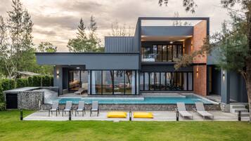 Familievilla - 2 soveværelser - ved stranden | Minibar, pengeskab på værelset, skrivebord