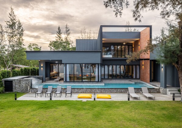 패밀리 빌라, 침실 2개, 바다 정면 | 미니바, 객실 내 금고, 책상, 노트북 작업 공간