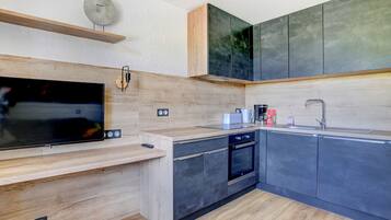 Refrigerador, horno, cafetera y tetera y tostadora