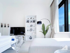 Iron/ironing board, internet, bed sheets