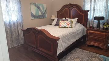 3 bedrooms, desk, iron/ironing board, free WiFi