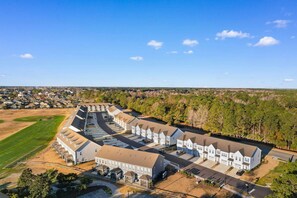 Exterior - 3 Bdrms- 4 Beds- Dog Friendly, Pub, Beach Shuttle (North Myrtle Beach)