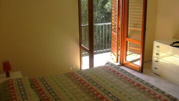 2 chambres, fer et planche Ă repasser, Wi-Fi, draps fournis