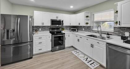 Modern 3BR Home | Game Room, Arcades & Huge Patio for Family Fun