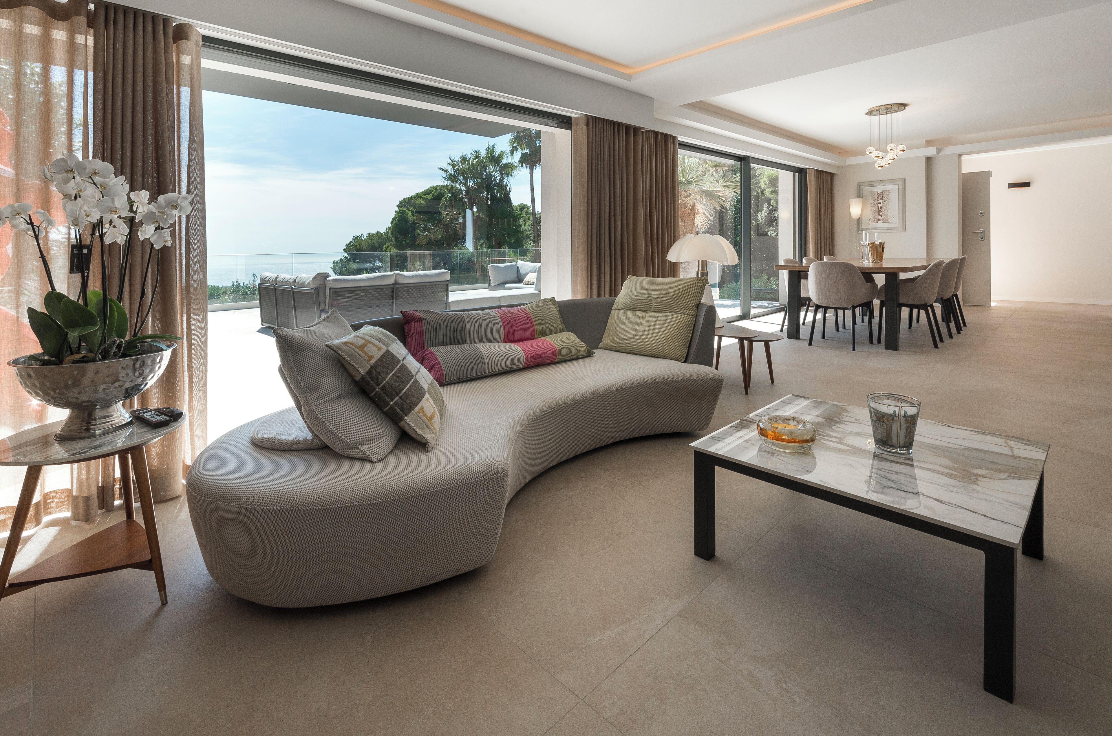 Télévision, table de tennis de table