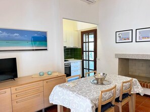 Dining - Villa Hibiscus, peace and relaxation (Notteri)