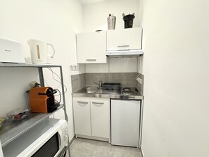 冷蔵庫、電子レンジ、コーヒー / ティーメーカー、電気ポット