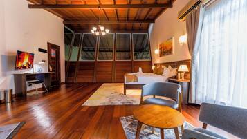 Superior-Doppelzimmer, Gartenblick | Schreibtisch, laptopgeeigneter Arbeitsplatz, kostenloses WLAN