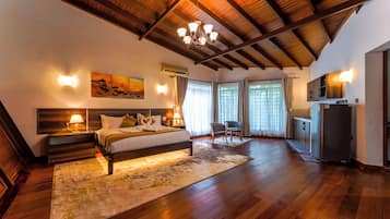 Superior Double Room, Garden View | 1 bedroom, desk, laptop workspace, free WiFi