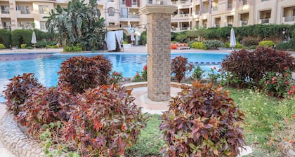 One bdrm with Pool, Free Wi-Fi & Beach access.