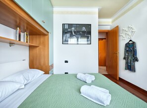2 habitaciones, escritorio, wifi gratis y ropa de cama