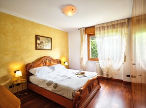 2 bedrooms, desk, free WiFi, bed sheets