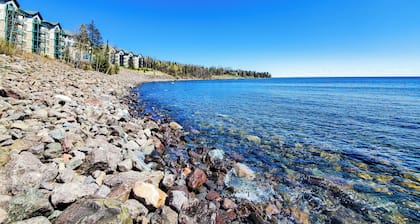 Lakefront Condo: Pool, Hot Tub, Sauna, Fireplaces, Deck