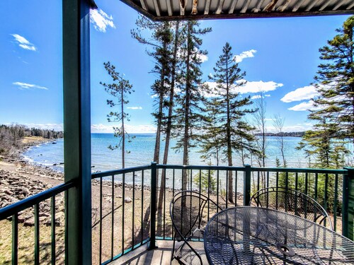 Lakefront Condo: Pool, Hot Tub, Sauna, Fireplaces, Deck