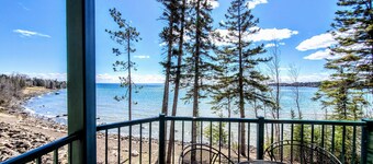 Lakefront Condo: Pool, Hot Tub, Sauna, Fireplaces, Deck