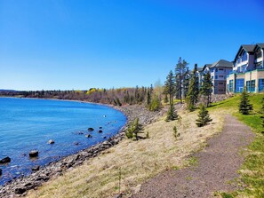 Nær stranden