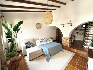 1 bedroom, in-room safe, desk, iron/ironing board - Masía de San Juan Casa 15, con Aire Acondicionado, Terraza Privada y Piscina (Altura)