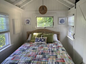 2 bedrooms, WiFi - ENCHANTING SEASIDE COTTAGE, STEPS TO THE BEACH! (Dennis)