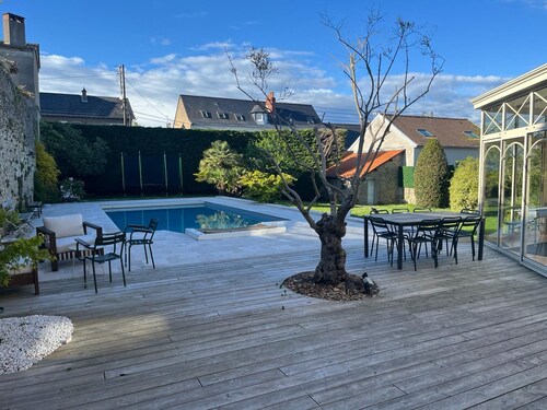 A 1h15 de Paris, Grande Maison de Ville, Piscine Chauffée, Proximité Halage