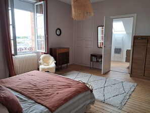 7 chambres, bureau, fer et planche à repasser, accès au Wi-Fi (inclus)