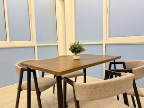 Apartment, 1 Bedroom, Terrace, City View | Dining