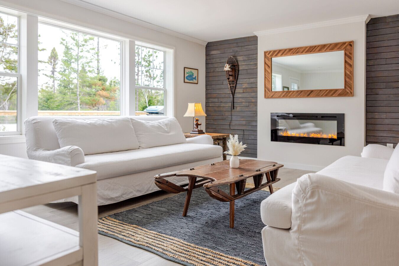 TV, fireplace