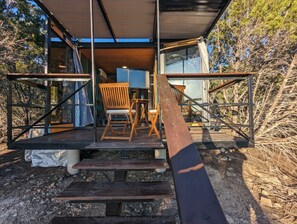 Exclusief huisje, 1 tweepersoonsbed, balkon, uitzicht op vallei | Terras