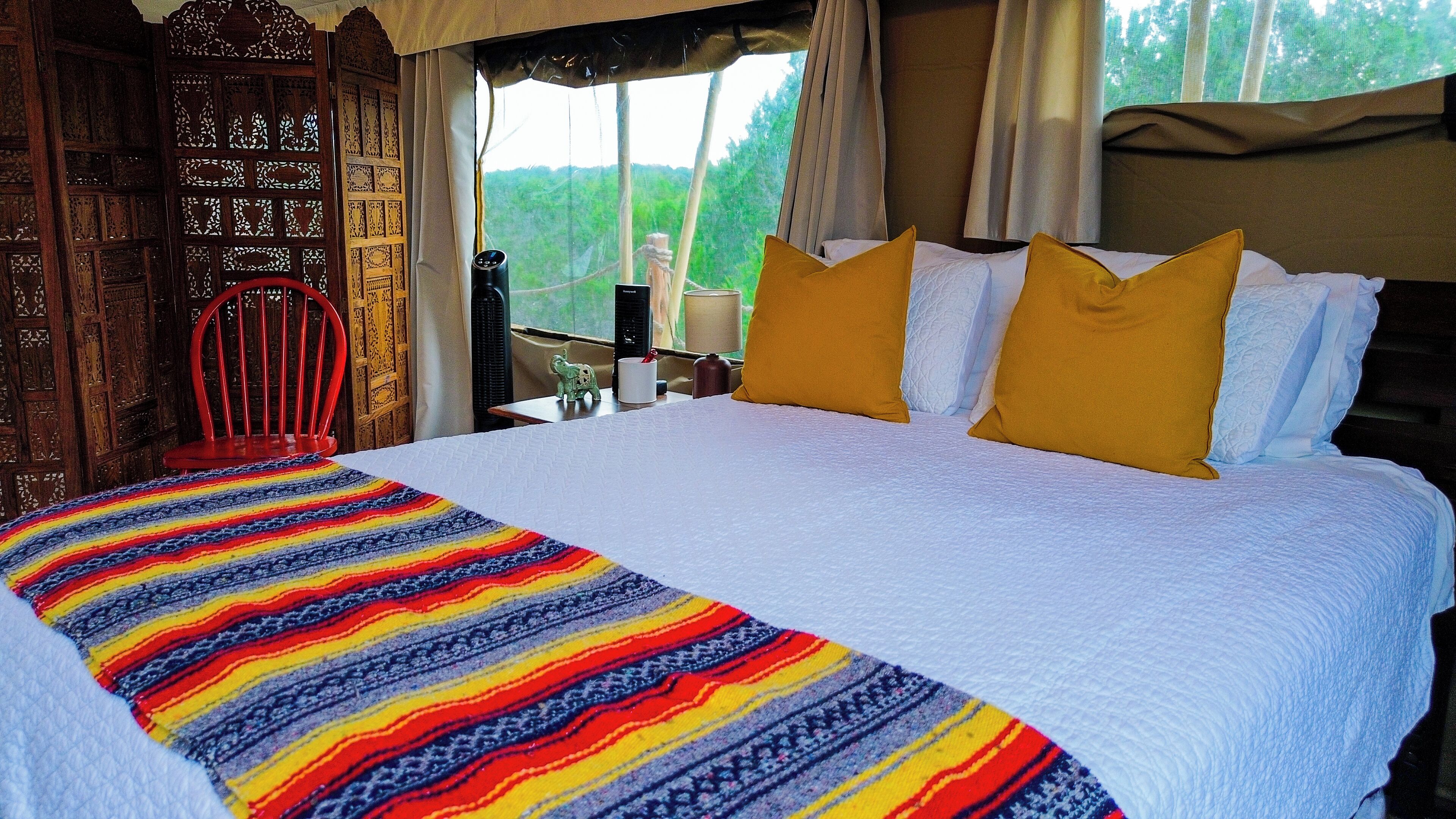 Luxe tent, meerdere bedden, balkon, uitzicht op vallei | 1 slaapkamer, luxe beddengoed, donzen dekbedden