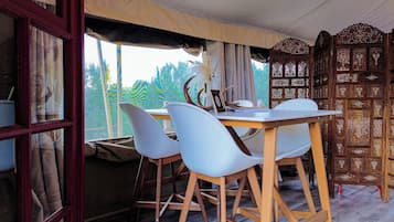 Luxury Tent, Multiple Beds, Balcony, Valley View | Living area