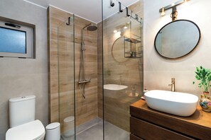 Hair dryer, towels, toilet paper - Stylish 2 bedrooms apartment in Neachora
 (Chania)
