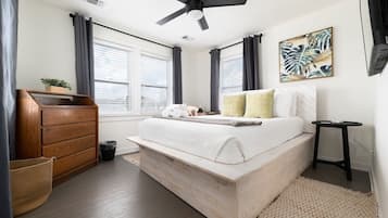 3 bedrooms, desk, iron/ironing board, Internet