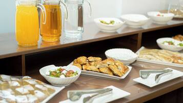 Free daily buffet breakfast