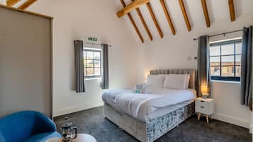 4 bedrooms, free WiFi, bed sheets