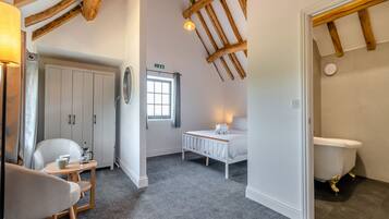4 bedrooms, free WiFi, bed sheets