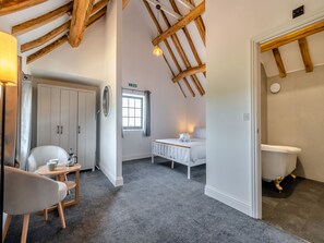 4 bedrooms, free WiFi, bed sheets - Stable View Barn - UK45938 (Corley)