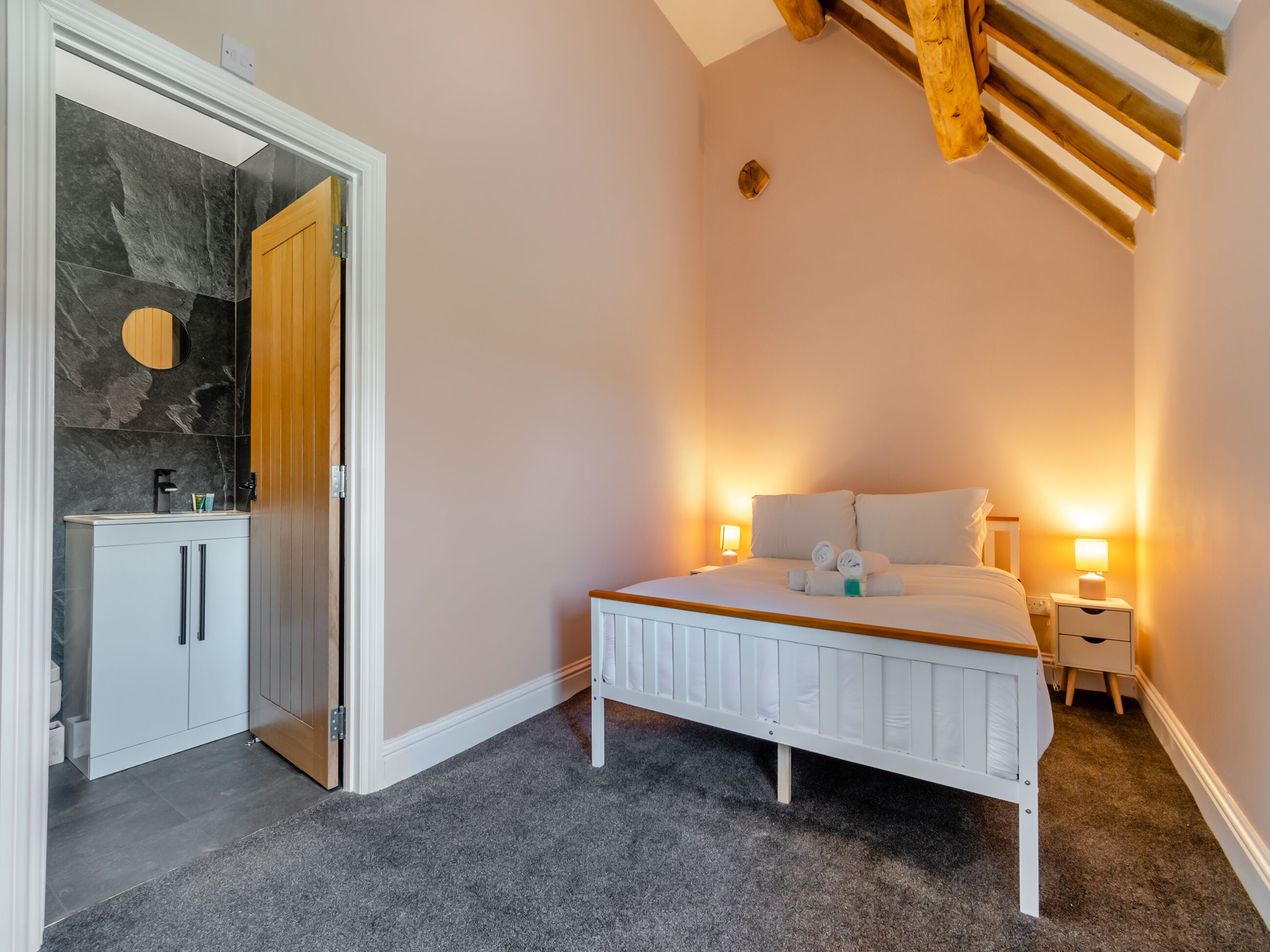 4 habitaciones, wifi gratis y ropa de cama 