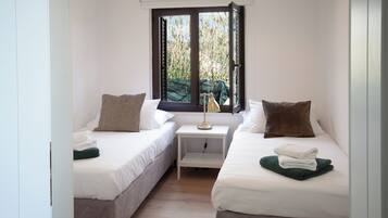 Deluxe Villa, Sea View | 3 bedrooms, soundproofing, iron/ironing board, free WiFi