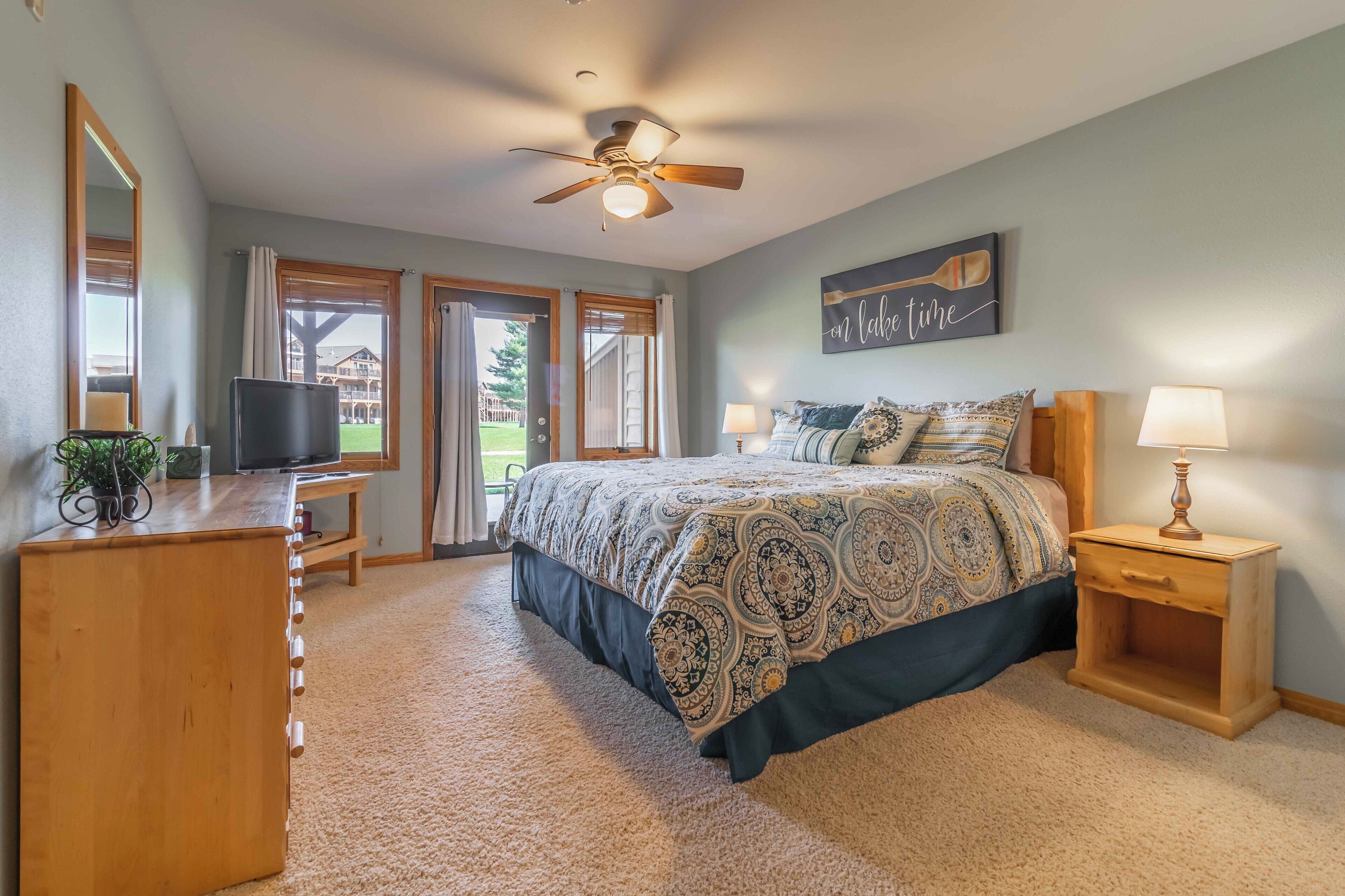 3 bedrooms, iron/ironing board, travel crib, free WiFi