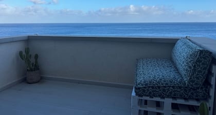Quite apartment in front of the ocean