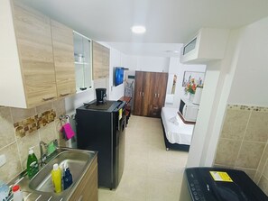 Fridge, microwave, coffee/tea maker, cookware/dishes/utensils - Beautiful Suite come rest or work (El Rodadero, Gaira)