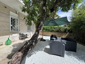 Outdoor dining - Relaxing oasis near the Vatican (Roma)