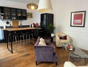 Living area - Aux Terrasses de la Lune (Paris)