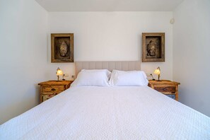 3 chambres, fer et planche à repasser, lit de bébé portatif