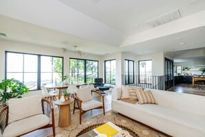 Smart TV, stereo, computer monitors, printers - Home with Views Golden Gate, Alcatraz, M. Tam, access Napa/Sonoma, Berkeley & SF (Oakland)