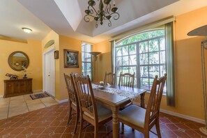 Dining - Beautiful CAPE CORAL Home, In-ground pool, 10 Min from public Yacht Club, Beach! (Cape Coral)