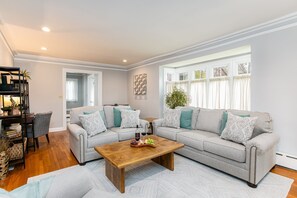 Smart TV, videogiochi, tavolo da calcetto